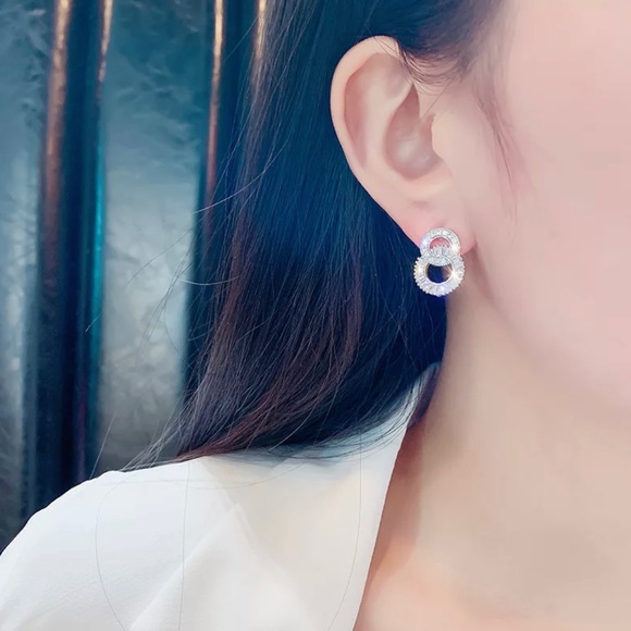 ✨SOLD OUT✨Sparkling Silver Circles✨ - Picture 4 of 6